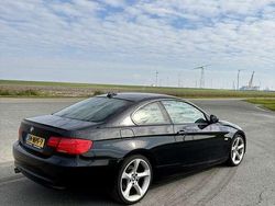 Zwart Gebruikt 2010 BMW 320 Coupé | € 6.750 (Eerlijke prijs)