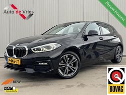 Zwart Gebruikt 2022 BMW 118 Sport Line Hatchback | € 22.995 (Goede deal)