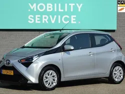 Grijs Gebruikt 2021 Toyota Aygo X-play Hatchback | € 10.764 (Eerlijke prijs)