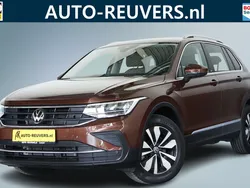 Bruin Gebruikt 2023 VW Tiguan Move SUV | € 34.900 (Eerlijke prijs)