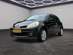 Zwart Gebruikt 2006 Renault Clio II Dynamique Hatchback | € 2.299 (Eerlijke prijs)