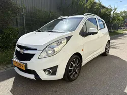 Wit, metallic lak Gebruikt 2011 Chevrolet Spark LS Hatchback | € 2.999 (Eerlijke prijs)