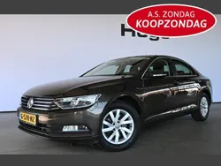 Bruin, metallic lak Gebruikt 2018 VW Passat Trendline Sedan | € 18.940 (Super prijs)