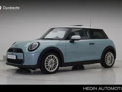 Groen Gebruikt 2024 Mini Cooper S Classic Hatchback | € 38.895