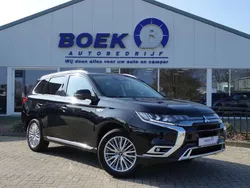 Zwart Gebruikt 2020 Mitsubishi Outlander P-HEV Intense SUV | € 24.945 (Goede deal)