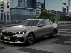 Grijs Nieuw 2025 BMW 530e M Sport Sedan | € 78.014 (Super prijs)