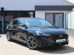 Zwart Gebruikt 2022 Ford Focus ST-Line X Hatchback | € 23.690 (Goede deal)