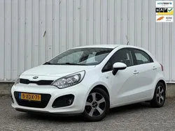 Wit Gebruikt 2014 Kia Rio 2 Hatchback | € 5.649 (Eerlijke prijs)