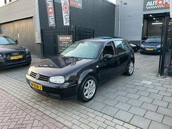 Zwart Gebruikt 2005 VW Golf IV Hatchback | € 1.999 (Eerlijke prijs)
