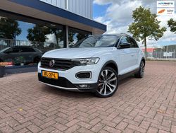 Wit, metallic lak Gebruikt 2018 VW T-Roc Sportline SUV | € 22.795 (Eerlijke prijs)