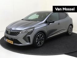 Grijs Gebruikt 2025 Renault Clio V Techno Hatchback | € 24.435 (Duur)