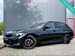 Zwart, metallic lak Gebruikt 2023 BMW 330e M Sport Stationwagen | € 37.995 (Goede deal)