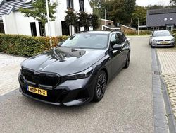 Grijs Gebruikt 2024 BMW 530e M Sport Stationwagen | € 63.495