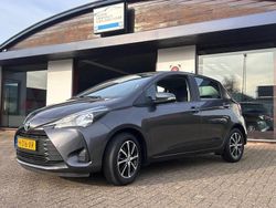 Grijs (metallic) Gebruikt 2020 Toyota Yaris Connect Style Hatchback | € 14.450 (Iets duurder)