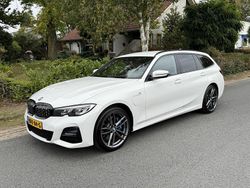 Wit Gebruikt 2021 BMW 330 M Sport Stationwagen | € 29.500 (Eerlijke prijs)