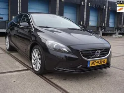 Zwart Gebruikt 2016 Volvo V40 CC Summum Stationwagen | € 12.495 (Iets duurder)