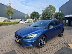 Blauw Gebruikt 2017 Volvo V40 R-Design Stationwagen | € 8.950 (Eerlijke prijs)