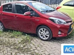 Rood Gebruikt 2013 Toyota Yaris Hatchback | € 5.750 (Goede deal)