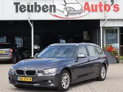 Grijs, metallic lak Gebruikt 2013 BMW 316 Executive Stationwagen | € 5.985 (Iets duurder)