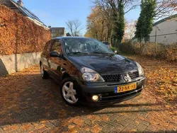 Zwart Gebruikt 2003 Renault Clio II Hatchback | € 1.850 (Eerlijke prijs)