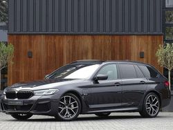 Grijs Gebruikt 2022 BMW 530e M Sport Stationwagen | € 44.995 (Iets duurder)