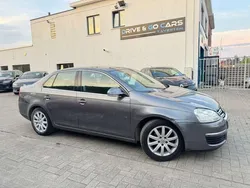 Grijs Gebruikt 2005 VW Jetta Comfortline Sedan | € 1.950