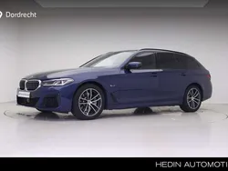 Blauw, metallic lak Gebruikt 2023 BMW 530 M Sport Stationwagen | € 46.895 (Goede deal)