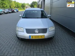 Grijs Gebruikt 2002 VW Passat Highline Sedan | € 2.950 (Eerlijke prijs)