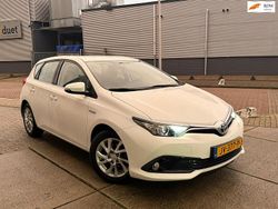 Wit Gebruikt 2016 Toyota Auris Hybrid Hatchback | € 14.950 (Eerlijke prijs)