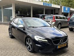Zwart Gebruikt 2018 Volvo V40 R-Design Stationwagen | € 15.900