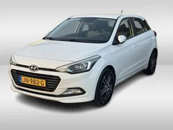 Wit Gebruikt 2016 Hyundai i20 Comfort Hatchback | € 9.450 (Eerlijke prijs)