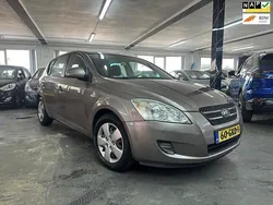 Beige Gebruikt 2009 Kia Ceed Hatchback | € 2.750