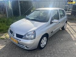 Grijs Gebruikt 2005 Renault Clio II Hatchback | € 1.900 (Eerlijke prijs)