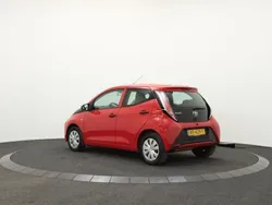 Rood Gebruikt 2017 Toyota Aygo Hatchback | € 8.595 (Eerlijke prijs)