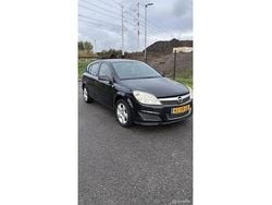 Zwart Gebruikt 2007 Opel Astra Hatchback | € 4.000 (Eerlijke prijs)
