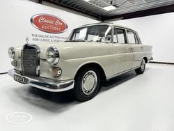 Wit Gebruikt 1968 Mercedes 200 Sedan | € 18.000
