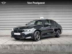 Saphirschwarz metallic (zwart metallic) Gebruikt 2024 BMW 330e M Sport Sedan | € 49.900 (Eerlijke prijs)