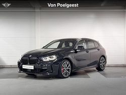 Saphirschwarz metallic (zwart metallic) Gebruikt 2024 BMW 118 M Sport Hatchback | € 35.900 (Eerlijke prijs)