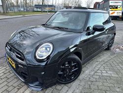 Zwart Nieuw 2024 Mini Cooper Sport Hatchback | € 36.240 (Goede deal)