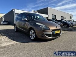Bruin Gebruikt 2011 Renault Scénic III Dynamique MPV | € 3.950 (Eerlijke prijs)