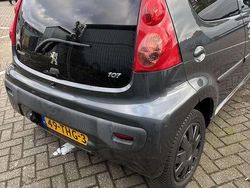 Grijs Gebruikt 2012 Peugeot 107 Sportium Hatchback | € 2.000 (Goede deal)