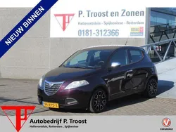 Paars, metallic lak Gebruikt 2012 Lancia Ypsilon Gold Hatchback | € 5.950 (Eerlijke prijs)