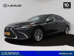Zwart, metallic lak Gebruikt 2025 Lexus ES300 President Line Sedan | € 77.895