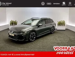 Dolphin grey Nieuw 2025 VW Golf VIII R-line Edition Stationwagen | € 43.495 (Eerlijke prijs)