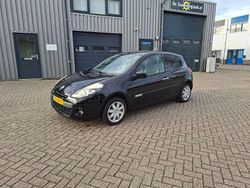 Zwart Gebruikt 2012 Renault Clio IV Authentique Hatchback | € 2.700 (Iets duurder)