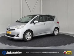 Grijs Gebruikt 2011 Toyota Verso-S MPV | € 6.950 (Eerlijke prijs)