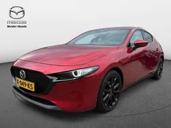 Soul red crystal (rood metallic) Gebruikt 2021 Mazda 3 Inclusive Hatchback | € 22.450 (Eerlijke prijs)