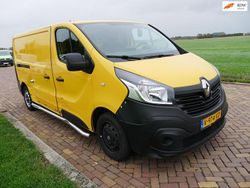 Geel Gebruikt 2017 Renault Trafic Komfort MPV | € 2.599