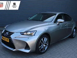 Grijs Gebruikt 2017 Lexus IS300h Business Edition Sedan | € 19.895 (Eerlijke prijs)