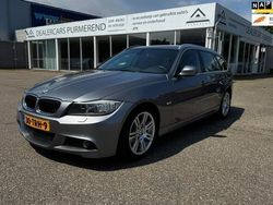 Grijs, metallic lak Gebruikt 2012 BMW 320 Luxury Line Stationwagen | € 8.250 (Eerlijke prijs)
